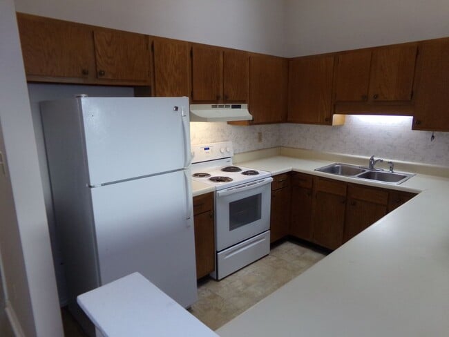 Building Photo - Charming Triplex