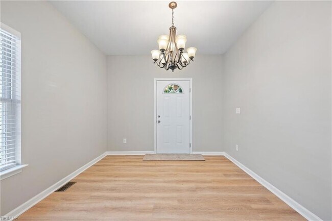 Building Photo - 318 W 31st St