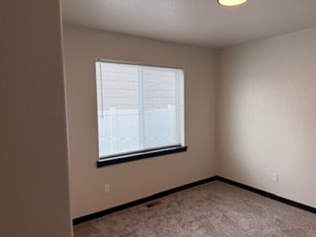 Building Photo - 12037 N Lennon Ln