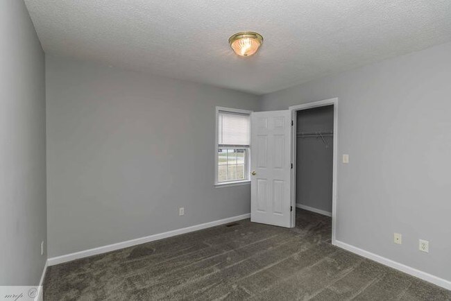 Building Photo - 104 Ellington Way