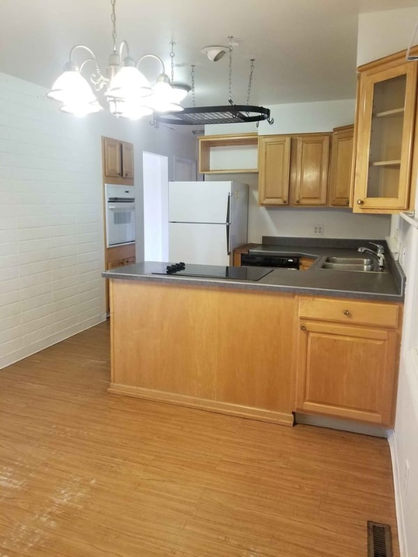 Building Photo - 915 Wicks Ln