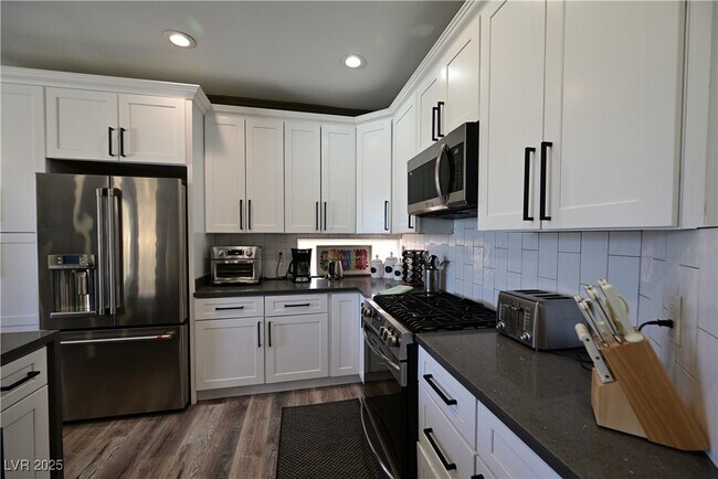Building Photo - 10161 Bentley Oaks Ave