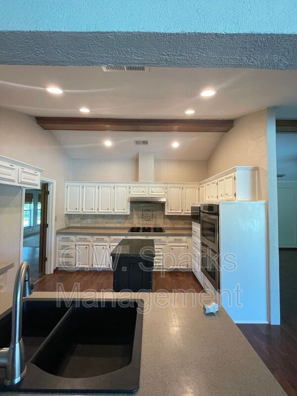 Building Photo - 3494 N Stodghill Rd