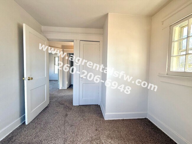 Building Photo - 3 Bedroom House