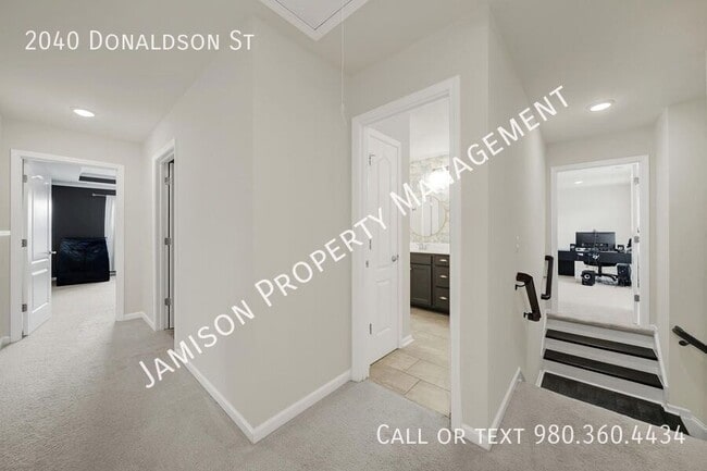 Building Photo - 2040 Donaldson St