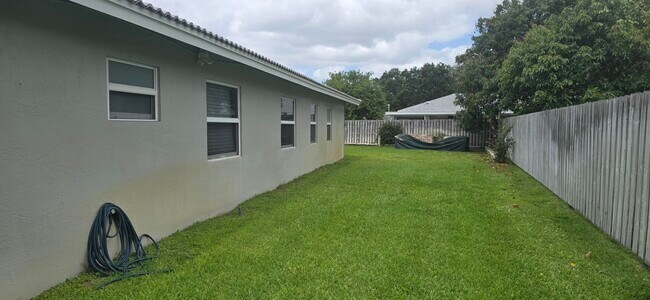 Building Photo - 288 NW 89th Ave