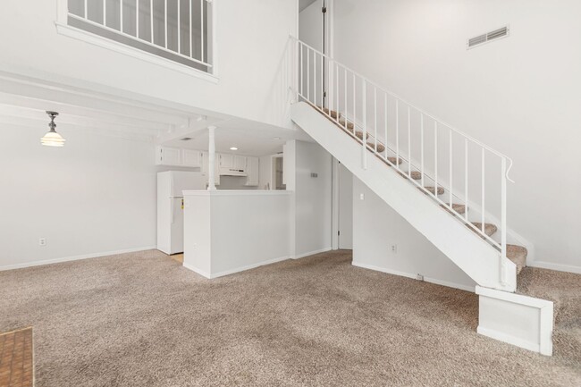 Building Photo - 2 Bed 2 Bath condo in great location!