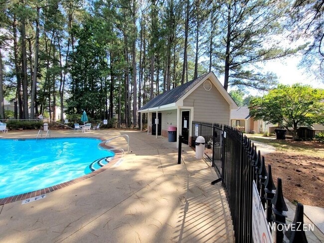 Building Photo - 5622 Darrow Dr
