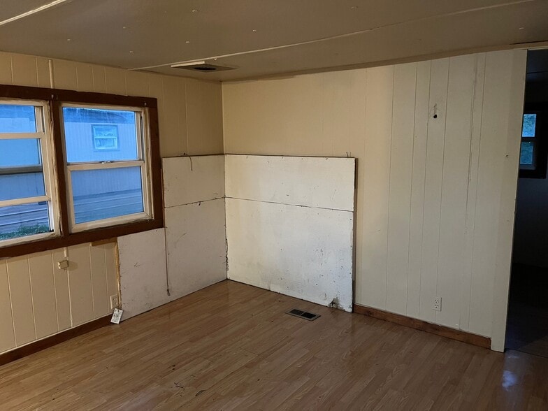 Building Photo - 1130 MT-135