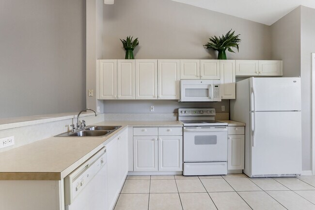 Building Photo - 9165 Celeste Dr