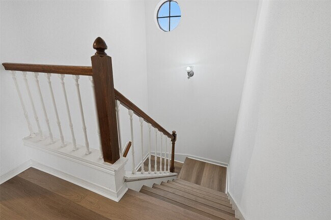 Building Photo - 7350 Kirby Dr