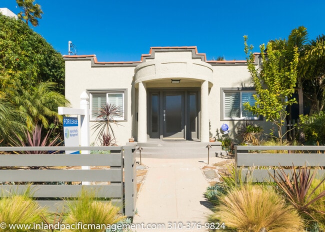 Primary Photo - Remodeled 3 Bedroom Home with Large Yard -...