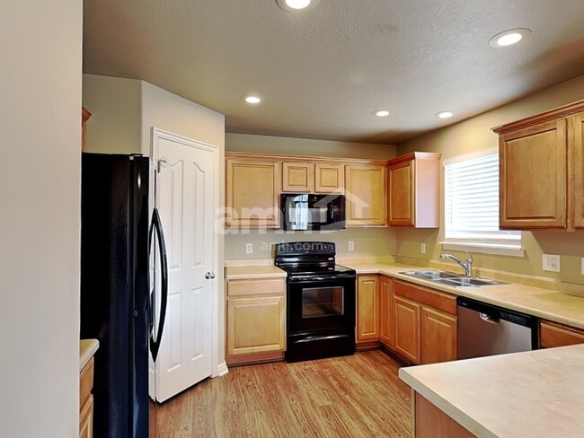 Building Photo - 4482 Heritage Dr