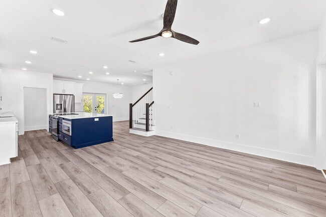 Building Photo - 70 Oakley Ct