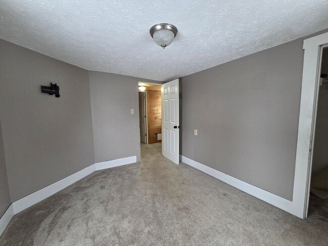 Building Photo - 2 bedroom Single Family