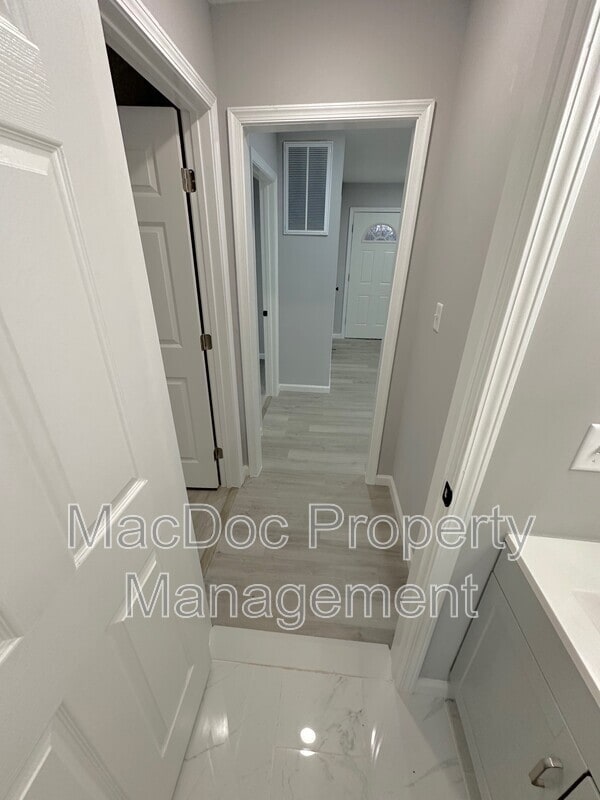 Building Photo - 210 Jett Dr