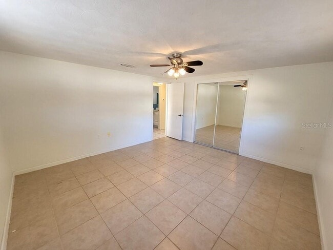 Building Photo - 5912 Della Dr