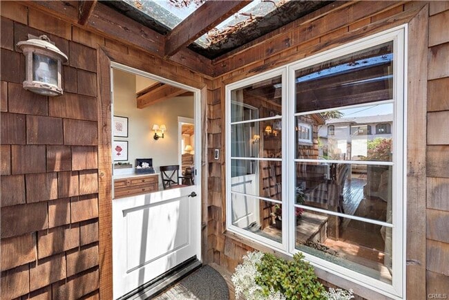 Building Photo - Woods Cove Beach House