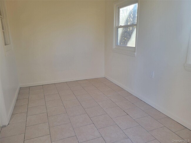 Building Photo - 3479 Lexington Ave