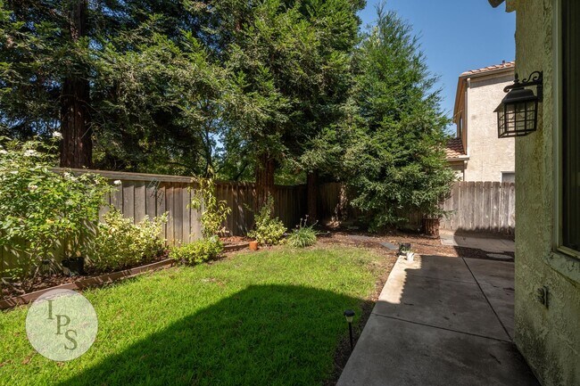 Building Photo - Northwest Fresno Home, CUSD - 4BR/2.5BA, Gated Community - Lots of Amenities