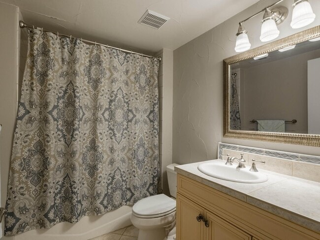 Building Photo - 9 Foxtail Cir