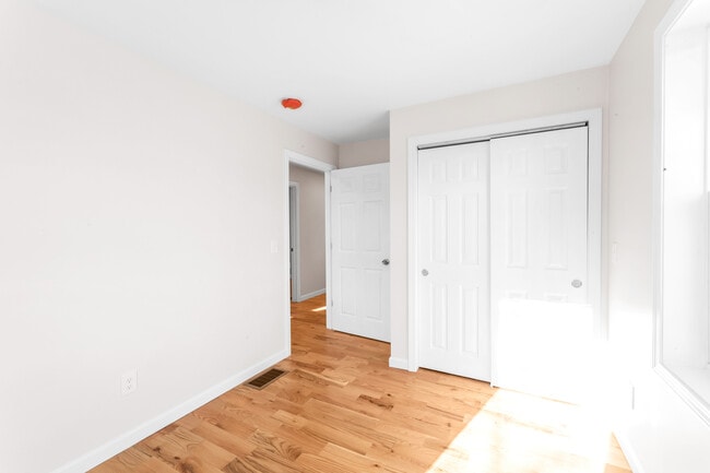 Building Photo - 12 Andy St