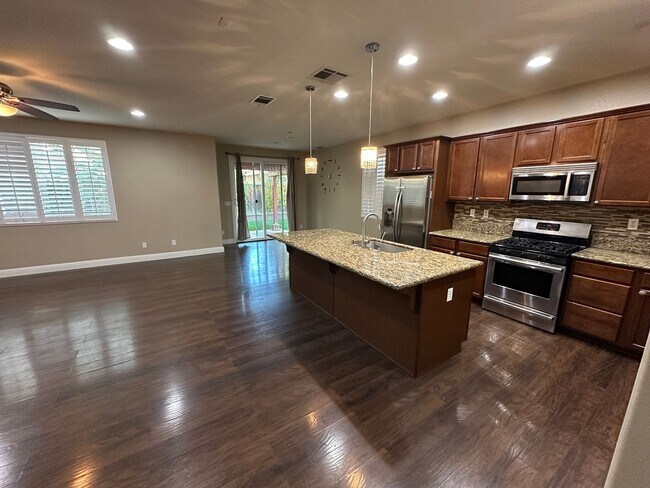 Building Photo - Beautiful 4 Bedroom, 3 Full Bath W/ Office...