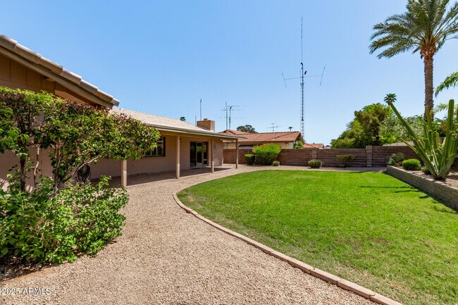 Building Photo - 2637 E Sierra St