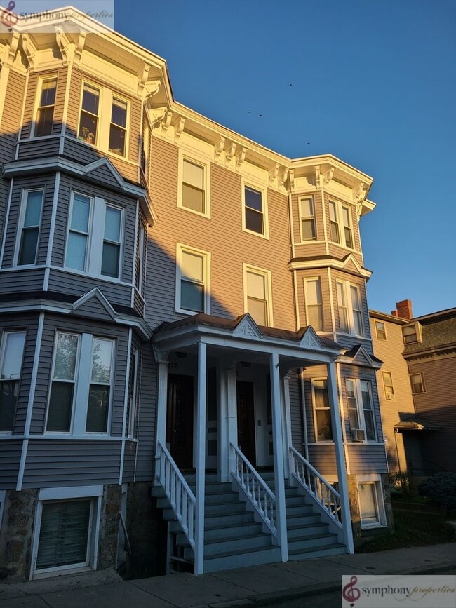 Building Photo - Spacious 5 Bed w/ In-Unit Laundry | Mission Hill | 9/1