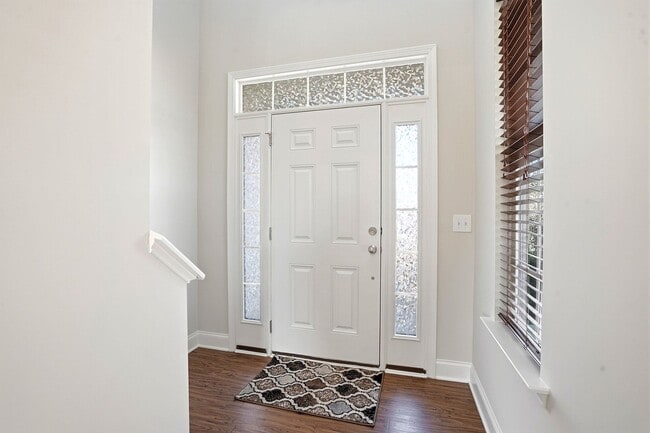 Building Photo - BEAUTIFUL single-Family home with $500 towards first month's rent- 2-Car Garage | Community Pool ...