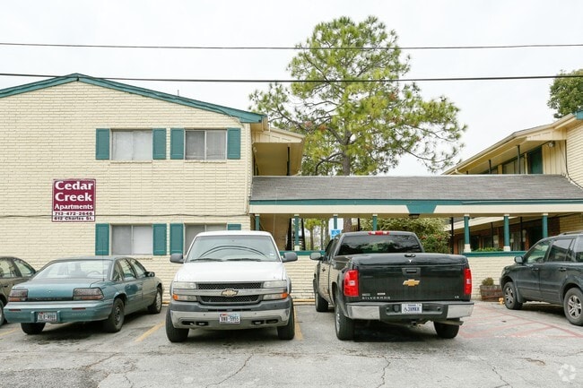 Building Photo - Cedar Creek