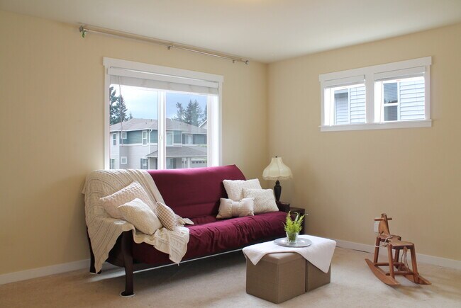 Building Photo - Beautiful DuPont 3 bedroom + Loft + Den Home
