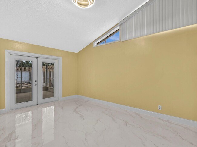 Building Photo - 12549 Woodmill Dr