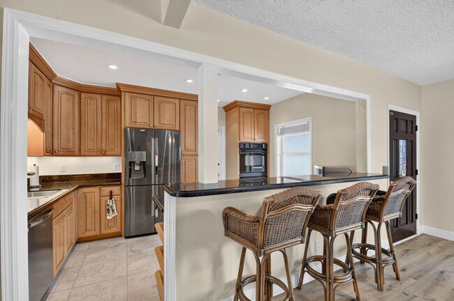 Building Photo - 111 Vassar Dr