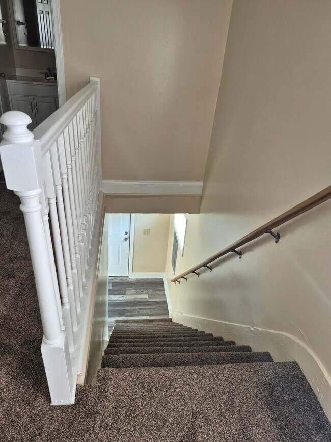 Building Photo - 124 Crain Ave