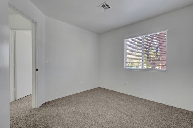 Building Photo - 193 Chadwell Ct