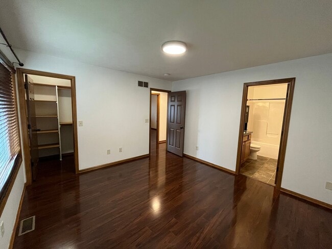 Building Photo - 8020 Renatta Dr