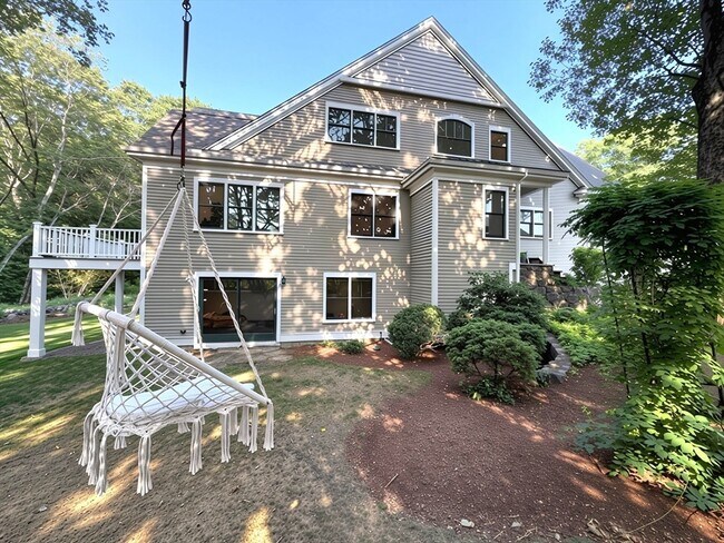 Building Photo - 31 Green Meadow Dr