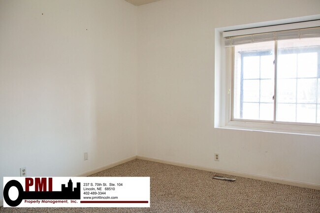 Building Photo - 2 Bedroom, 1.5 Bathroom Single Unit for Rent at Historic WaterPark