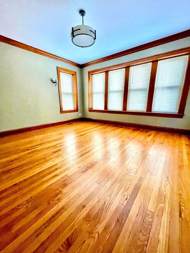 Building Photo - 3227 N Albany Ave