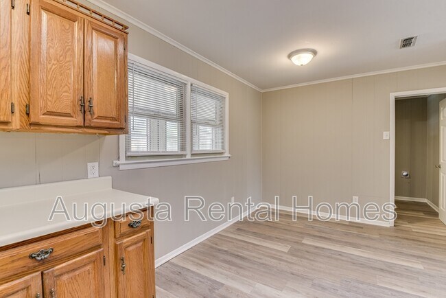 Building Photo - 3330 Young Forest Dr