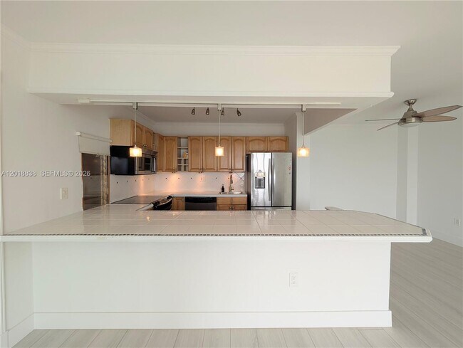 Building Photo - 7133 Bay Dr