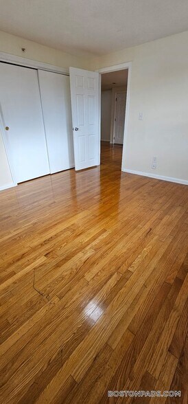 Building Photo - 18 Belmont St