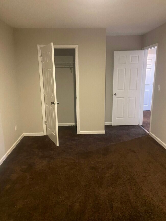 Building Photo - 7092 Walton Hl