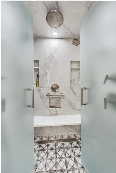 Primary shower with bench, rain shower, sprays and shower heads on both sides - 150 W Eugenie St