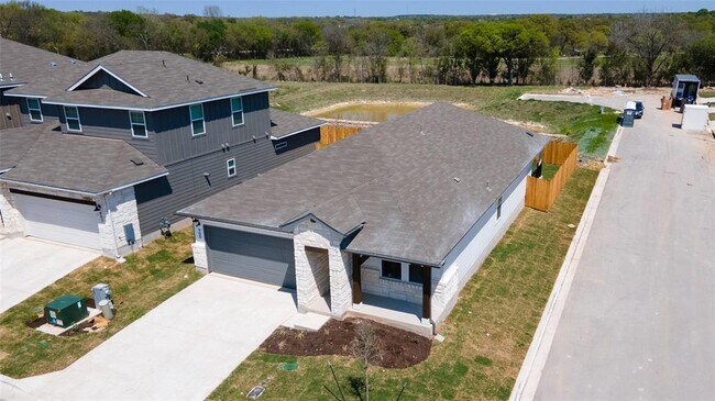 Building Photo - 900 Limestone Shls Rd