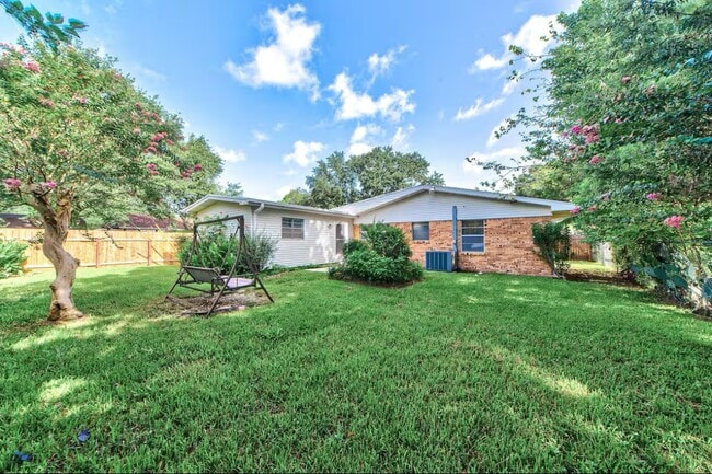 Building Photo - 5542 Turtle Creek Rd