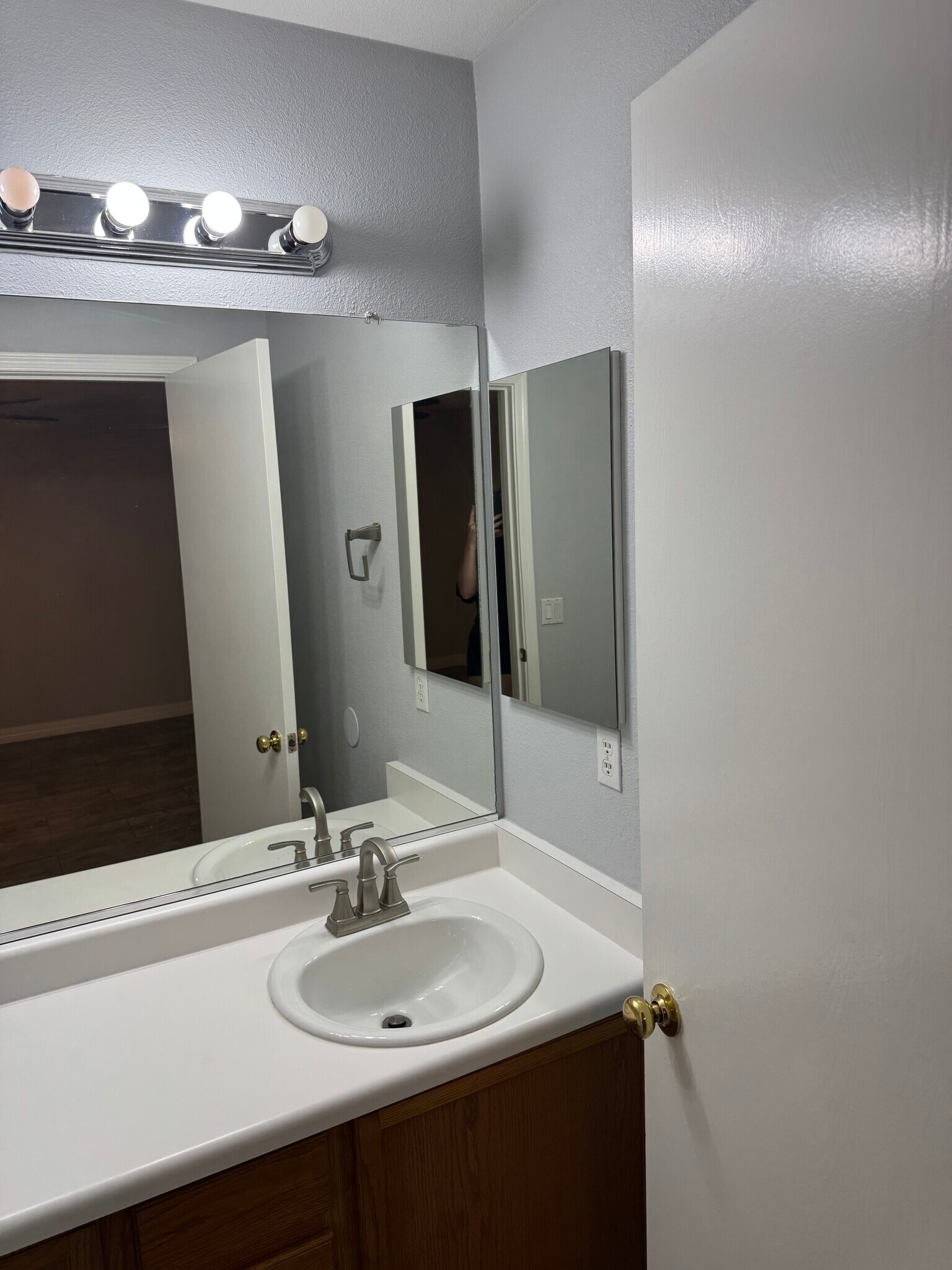 Master bedroom - 10791 W Roanoke Ave