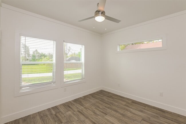 Building Photo - 3127 Bay St