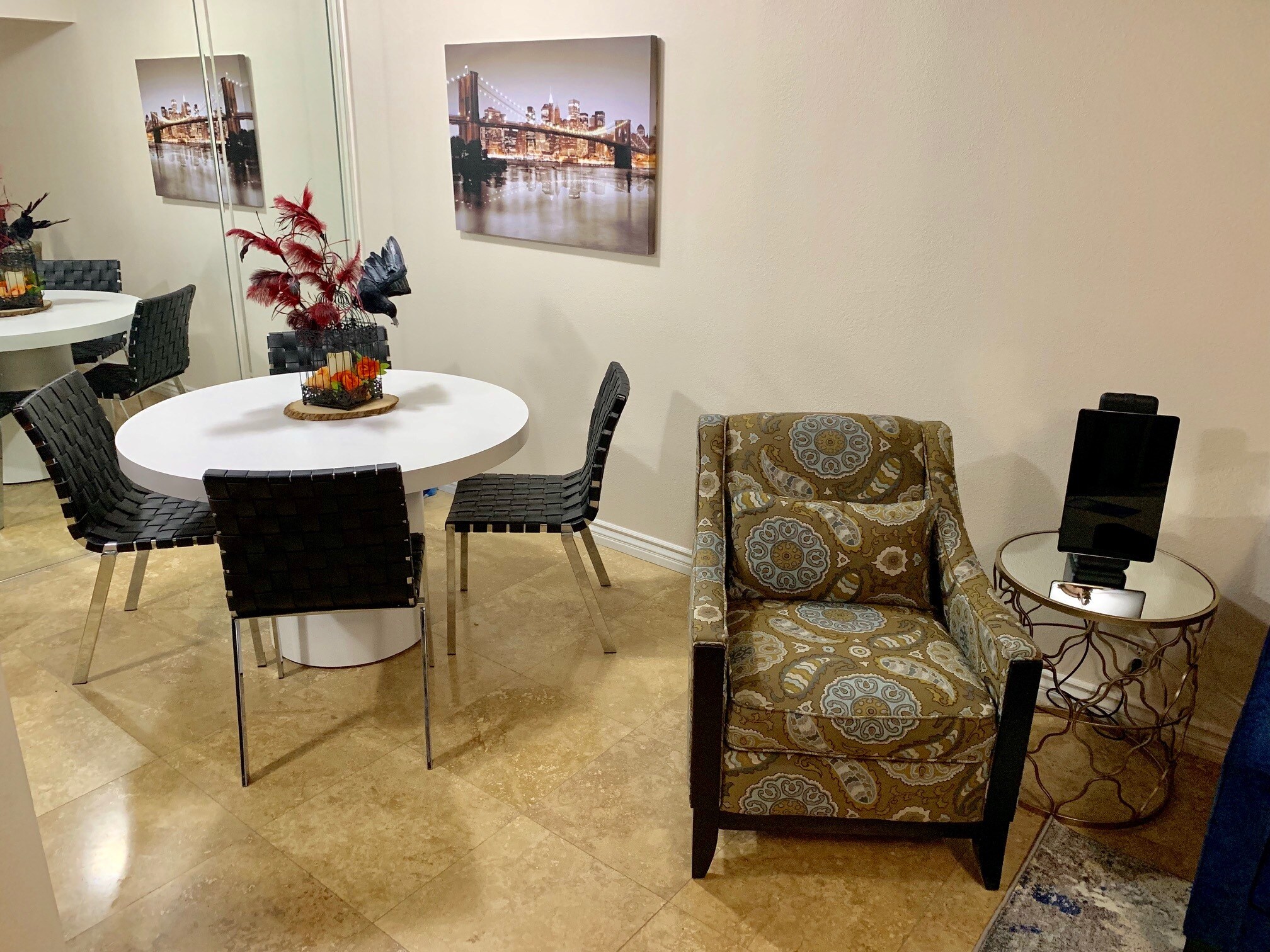 Building Photo - 565 S Royal Crest Cir